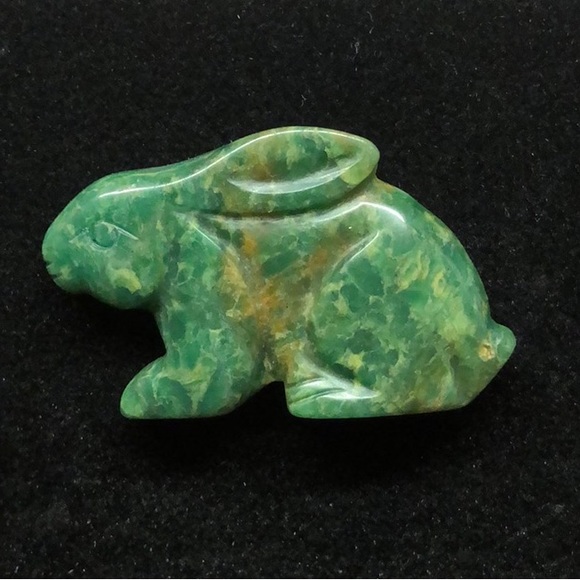 Carved Green Jasper Crystal Rabbit / Bunny Pendant - Picture 3 of 3